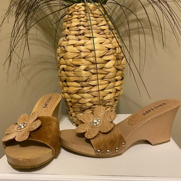 TWO LIPS Vintage Wooden Clogs - Picture 3 of 14